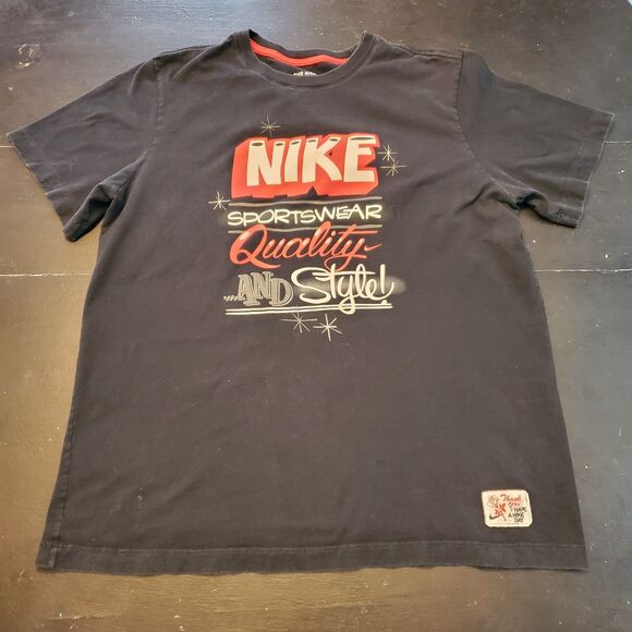 Nike Sportswear Shirt Mens Large Black Red Spellout NSW T Tee 1972 - Picture 1 of 6